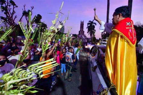 Philippines celebrates Palm Sunday to mark start of .
